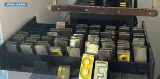 Organizzazione criminale tra Napoli e Francia: arrestato 27enne, sequestrati soldi falsi e veicoli rubati