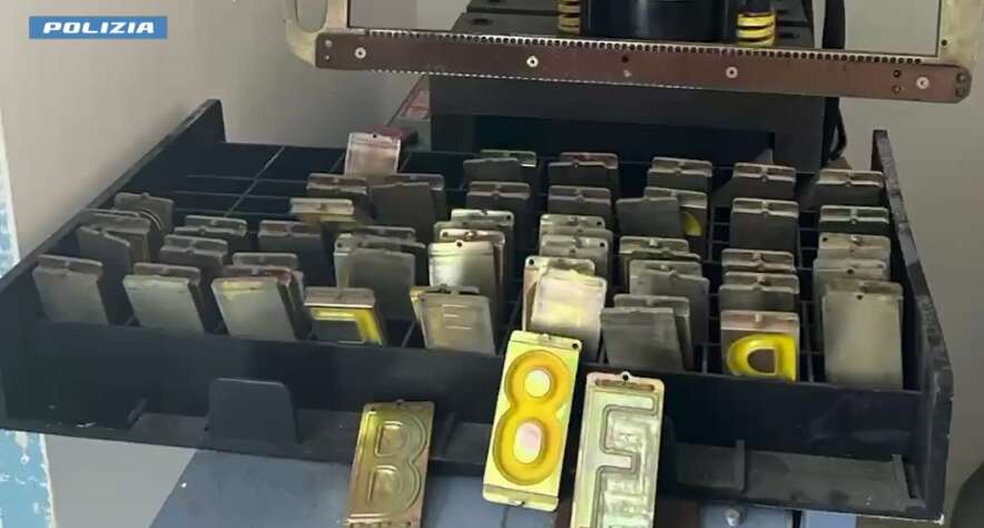 organizzazione criminale tra napoli e francia arrestato 27enne sequestrati soldi falsi e veicoli rubati da Anteprima24.it organizzazione criminale tra napoli e francia arrestato 27enne sequestrati soldi falsi e veicoli rubati
