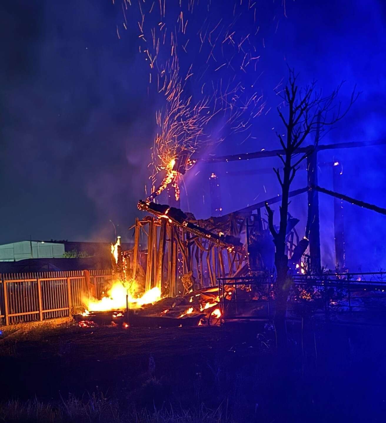 longola dopo la visita del prefetto di bari nuovo incendio alle giostrine da Anteprima24.it longola dopo la visita del prefetto di bari nuovo incendio alle giostrine