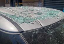 Salerno, tragedia sfiorata: cade infisso su un’auto