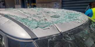 Salerno, tragedia sfiorata: cade infisso su un’auto