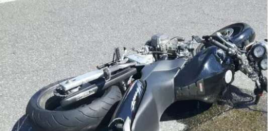 Incidente nella notte, impatto fatale: morti due motociclisti