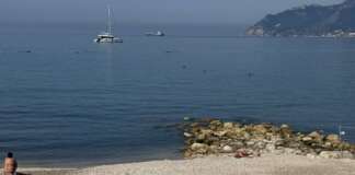 Tragedia nella notte tra Pastena e Torrione: muore in mare durante un bagno notturno