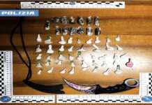 Coltello e droga, minore arrestato dalla polizia