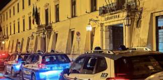 Suv, orologi di lusso e un cavallo: sequestro a un poliziotto nel Casertano