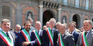 Elezioni Regionali, la rivolta dei sindaci: “Vogliamo candidarci senza dimetterci”