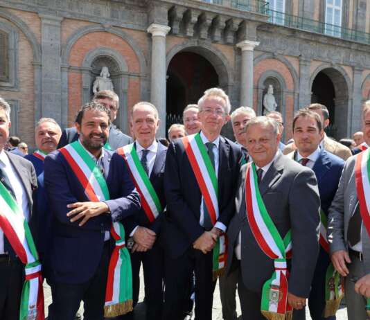Elezioni Regionali, la rivolta dei sindaci: “Vogliamo candidarci senza dimetterci”