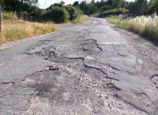 VIDEO/ Strada provinciale 55, undici km di slalom e pericoli