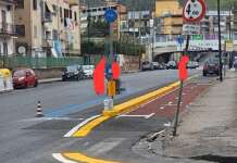 Strisce blu accanto a pista ciclabile: scoppia nuova polemica a Soccavo