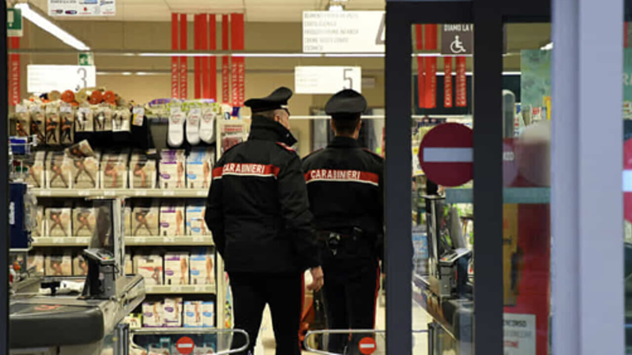tre colpi in poche ore denunciate due donne per furto da Anteprima24.it tre colpi in poche ore denunciate due donne per furto