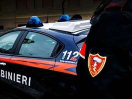 Ubriaco semina il caos in un bar, aggredisce i Carabinieri: arrestato