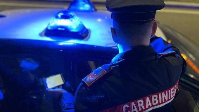 spacca il finestrino di un8217auto e porta via il denaro denunciato da Anteprima24.it spacca il finestrino di un8217auto e porta via il denaro denunciato
