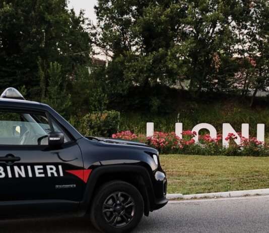 Finto nipote al telefono, anziana consegna 7.400 euro: due arrestati