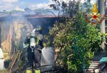 Baracca va a fuoco: provvidenziale intervento dei Vigili del fuoco