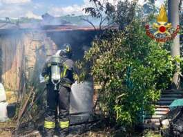 Baracca va a fuoco: provvidenziale intervento dei Vigili del fuoco