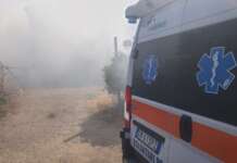 FOTO/ Eboli, incendio in un casolare: tre intossicati