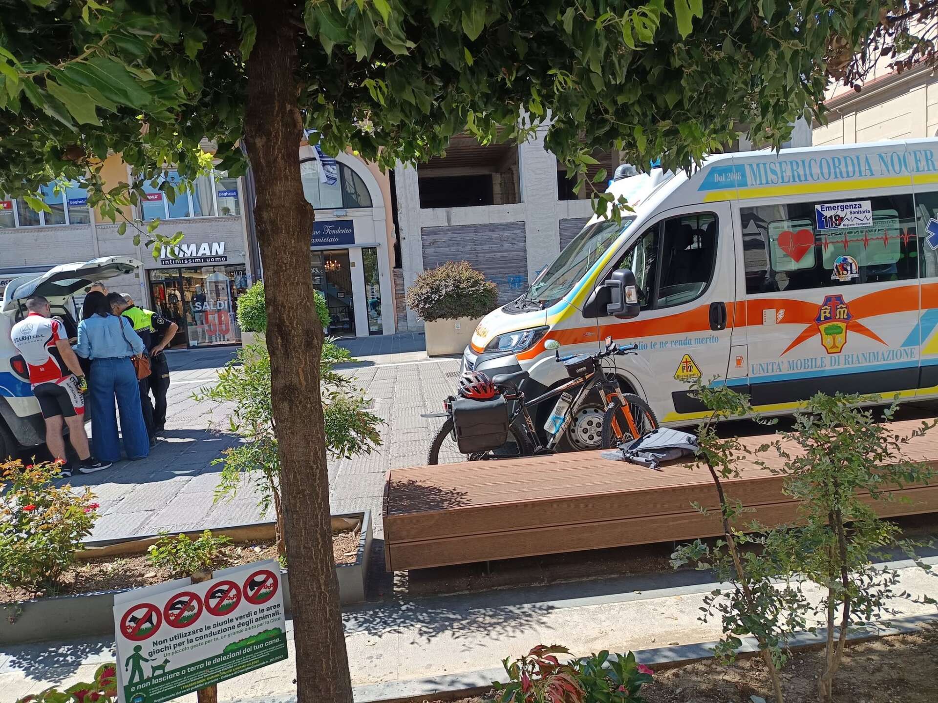anziana travolta da una bicicletta lungo il corso ferita da Anteprima24.it anziana travolta da una bicicletta lungo il corso ferita
