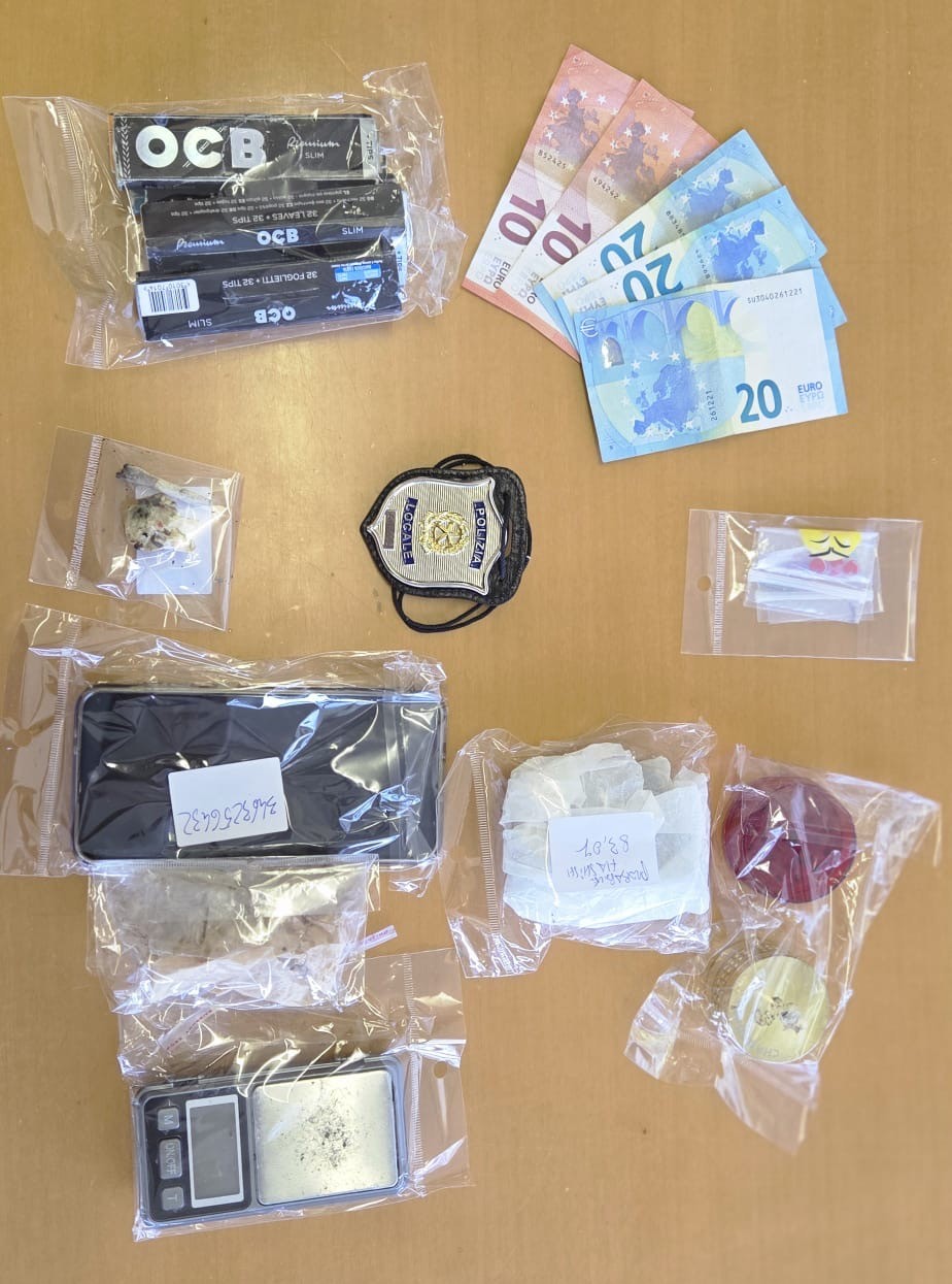 blitz anti droga a salerno i nos fermano anche un minore da Anteprima24.it blitz anti droga a salerno i nos fermano anche un minore