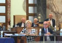 Salerno, Di Carlo presidente del Consiglio: opposizione all’attacco sulle procedure Consiglio comunale di Salerno, prima seduta