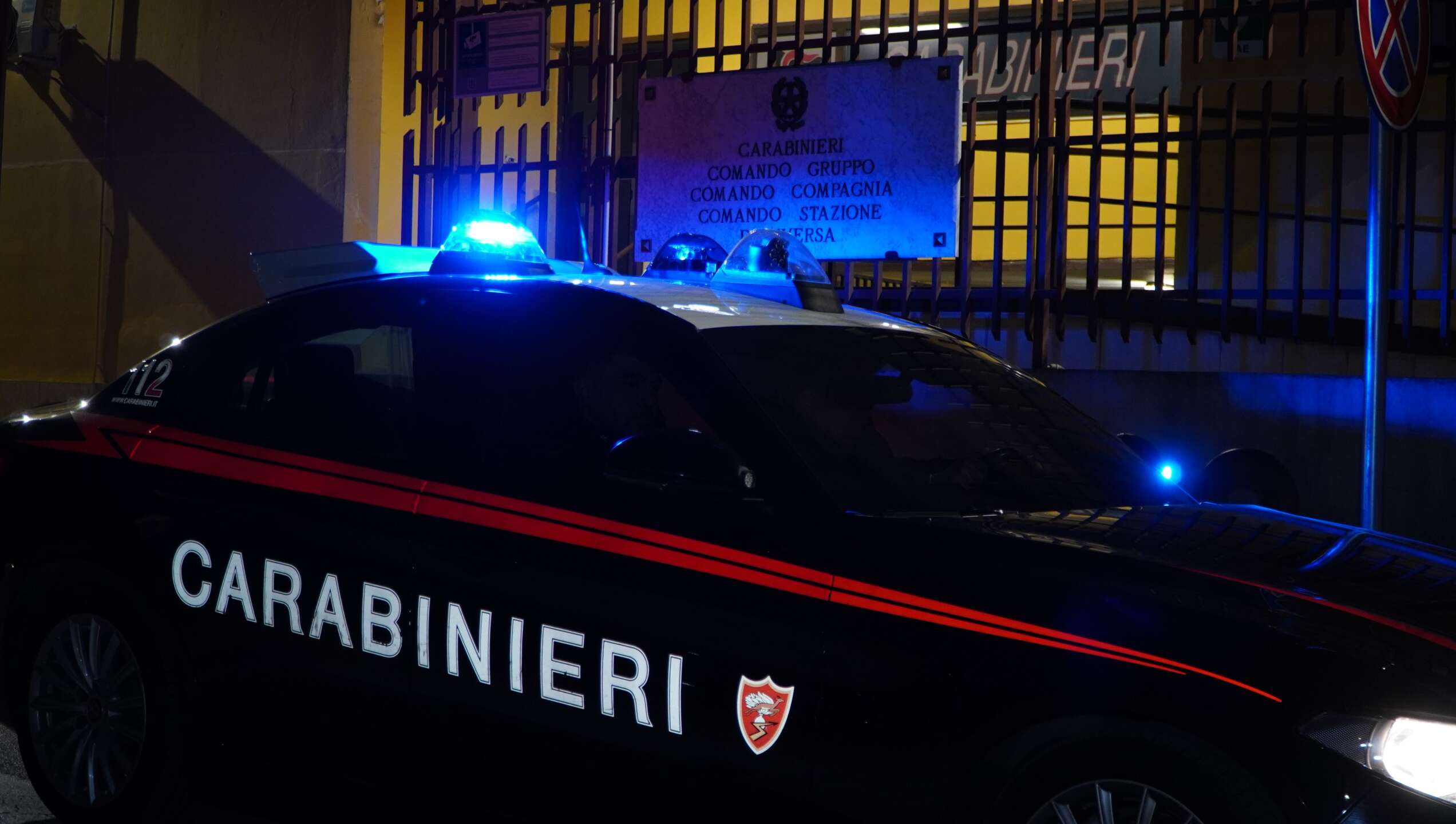 tenta di uccidere il padre e aggredisce madre e fratello arrestato da Anteprima24.it tenta di uccidere il padre e aggredisce madre e fratello arrestato