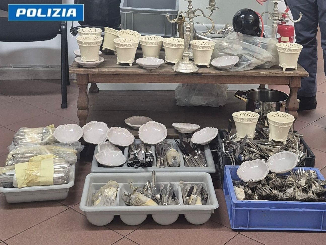 furti in una struttura ricettiva tre arresti e una denuncia da Anteprima24.it furti in una struttura ricettiva tre arresti e una denuncia