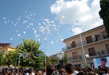 VIDEO/ Paupisi, l’ultimo saluto a Manuel: l’abbraccio di un’intera comunità Palloncini funerale Manuel Coletta