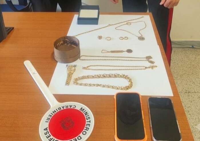 si finge maresciallo dei carabinieri e truffa un8217anziana arrestato con 70mila euro di gioielli da Anteprima24.it si finge maresciallo dei carabinieri e truffa un8217anziana arrestato con 70mila euro di gioielli