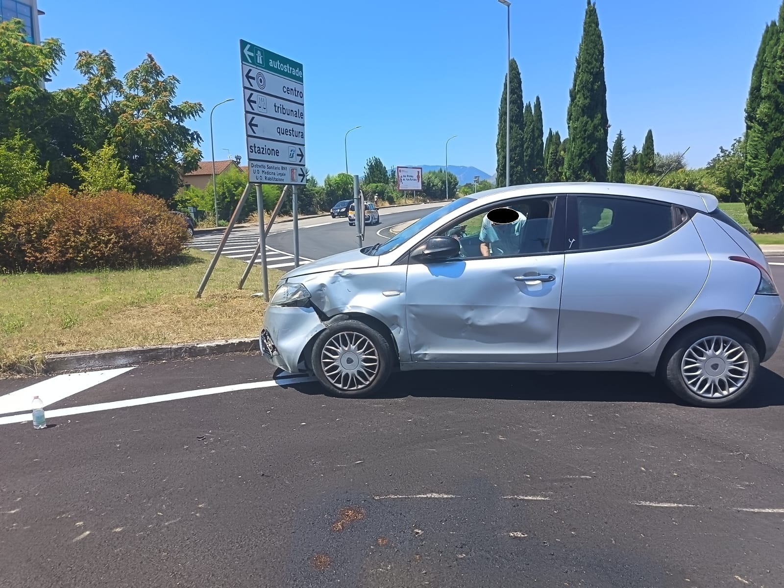 impatto nei pressi di una rotatoria ferito un centauro da Anteprima24.it impatto nei pressi di una rotatoria ferito un centauro