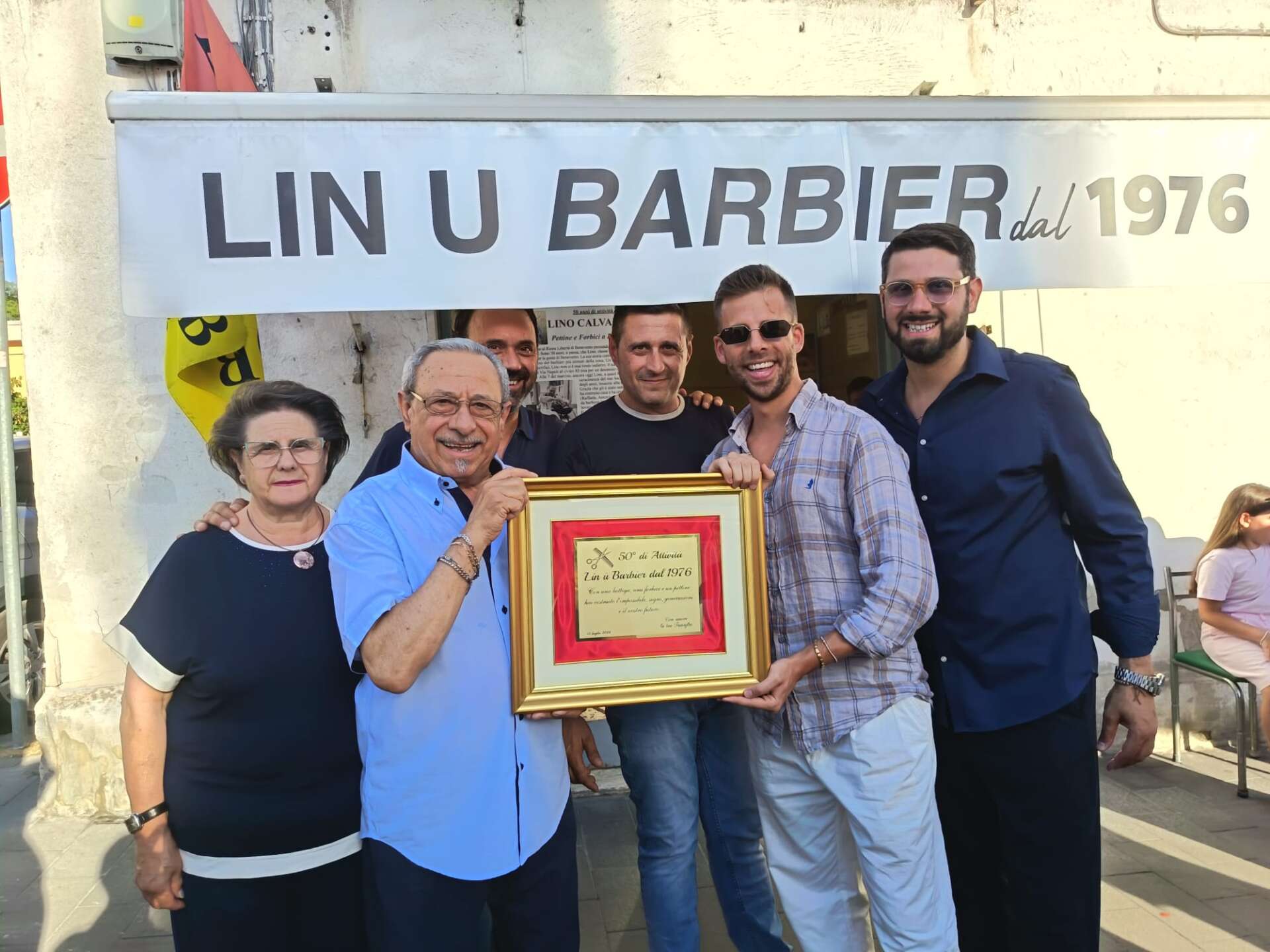 passione sacrificio amore al rione libert224 lin u barbiere festeggia i 50 anni di attivit224 da Anteprima24.it passione sacrificio amore al rione libert224 lin u barbiere festeggia i 50 anni di attivit224