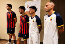 “Mettici il cuore”, presentate le nuove maglie della Casertana Maglie Casertana 2026-27