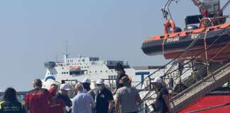 Salerno, primo sbarco con le norme più rigide: sei somali arrivati con la Open Arms Sbarco migranti open arms
