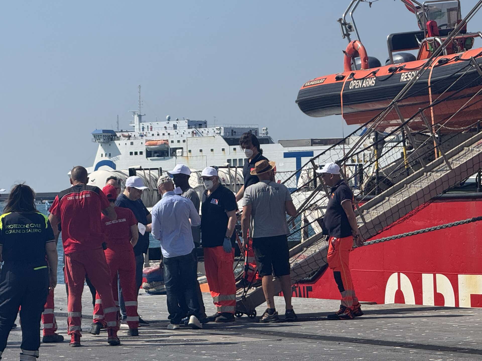 salerno primo sbarco con le norme pi249 rigide sei somali arrivati con la open arms da Anteprima24.it salerno primo sbarco con le norme pi249 rigide sei somali arrivati con la open arms