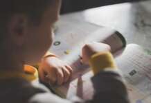 Pianificare le attività creative e lo studio estivo dei bambini ottimizzando la spesa
