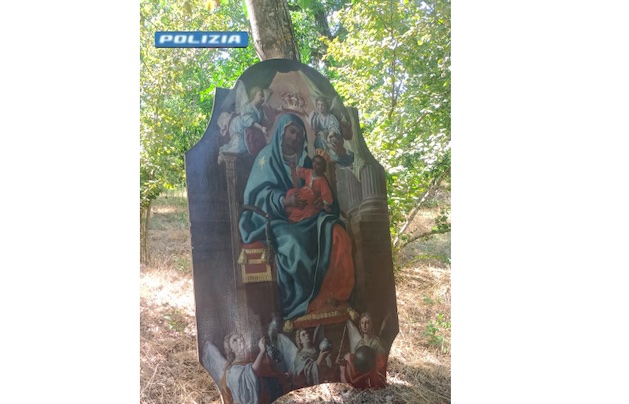 rubano materiale prezioso alla certosa san giacomo arrestati in tre da Anteprima24.it rubano materiale prezioso alla certosa san giacomo arrestati in tre