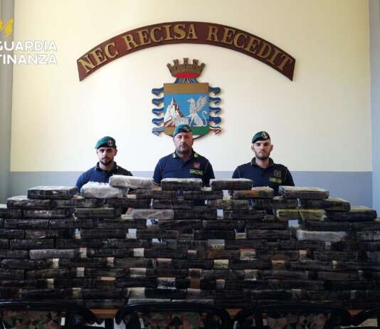 Maxi operazione antidroga a Napoli: sequestrati 113 kg di cocaina Sequestro record di cocaina a Napoli, Guardia di Finanza