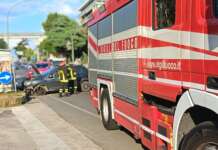 Incidente al Rione Libertà: auto si ribalta vicino a un cantiere, due feriti Incidente via Napoli 1