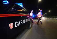 Sorpassi sospetti in auto, fermati dai Carabinieri: droga e soldi sequestrati, due arresti
