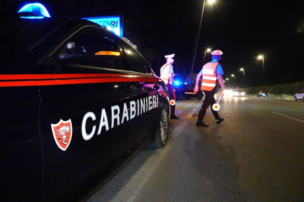 sorpassi sospetti in auto fermati dai carabinieri droga e soldi sequestrati due arresti da Anteprima24.it sorpassi sospetti in auto fermati dai carabinieri droga e soldi sequestrati due arresti