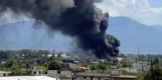 Nuovo incendio tra Striano e San Valentino Torio: le fiamme nel deposito Ce.Mi.