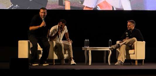 “Ci vuole leggerezza, bambina”: standing ovation per Pio e Amedeo al BCT