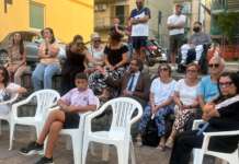 “No al dormitorio, i veri poveri siamo noi”: protesta da Borgo Ferrovia