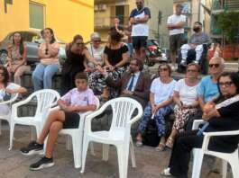 “No al dormitorio, i veri poveri siamo noi”: protesta da Borgo Ferrovia