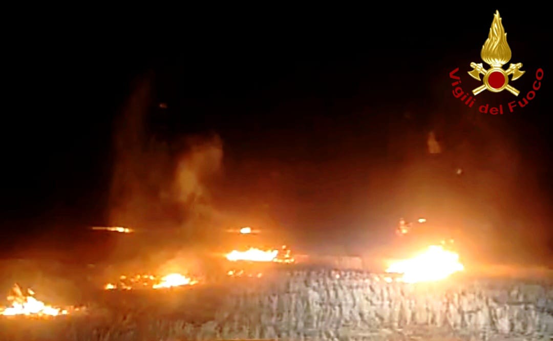 maltempo e incendi in puglia in supporto vigili del fuoco irpini da Anteprima24.it maltempo e incendi in puglia in supporto vigili del fuoco irpini