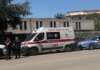 Donna trovata morta sul marciapiede, indagini in corso: sul posto Squadra Mobile e magistrato