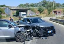 Frontale alle porte di Benevento, coinvolte cinque persone: in auto una mamma con i suoi tre figli
