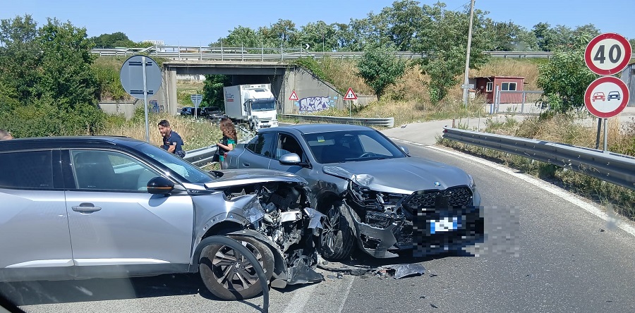 frontale alle porte di benevento coinvolte cinque persone in auto una mamma con i suoi tre figli da Anteprima24.it frontale alle porte di benevento coinvolte cinque persone in auto una mamma con i suoi tre figli