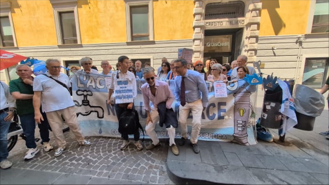 video abc trasformata in spa nuova protesta acqua pubblica da napoli riparte battaglia nazionale da Anteprima24.it video abc trasformata in spa nuova protesta acqua pubblica da napoli riparte battaglia nazionale