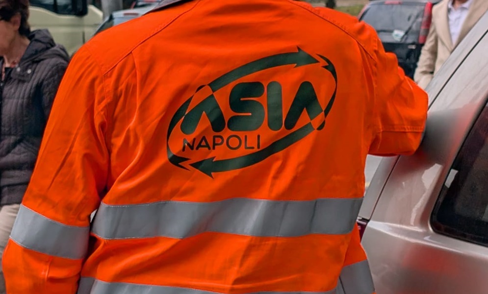 asia napoli addetti spazzamento nel mirino in strada con l8217afa ma assediati da video e offese social da Anteprima24.it asia napoli addetti spazzamento nel mirino in strada con l8217afa ma assediati da video e offese social