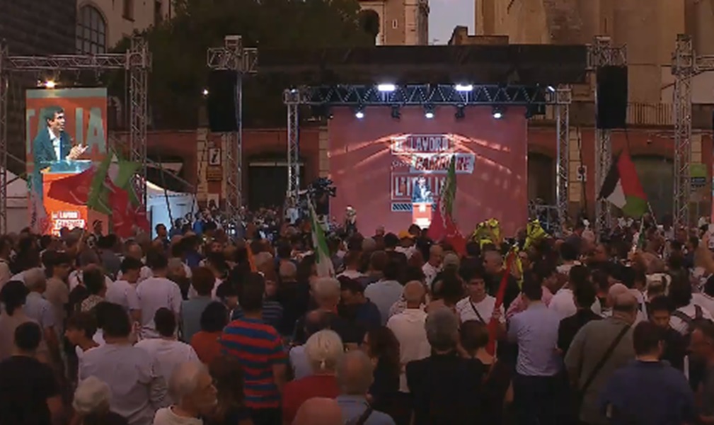 napoli campo largo contestato tensione in piazza del ges249 e meloni solidarizza coi leader da Anteprima24.it napoli campo largo contestato tensione in piazza del ges249 e meloni solidarizza coi leader