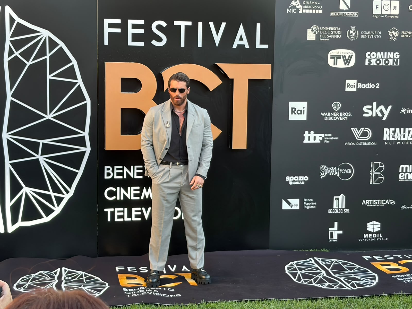video can yaman risbarca a benevento ma lascia la cortesia a mompracem da Anteprima24.it video can yaman risbarca a benevento ma lascia la cortesia a mompracem